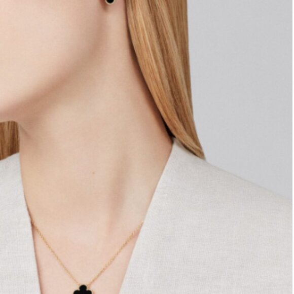 Van Cleef & Arpels black earrings come with a set of red earrings - Picture 7 of 9